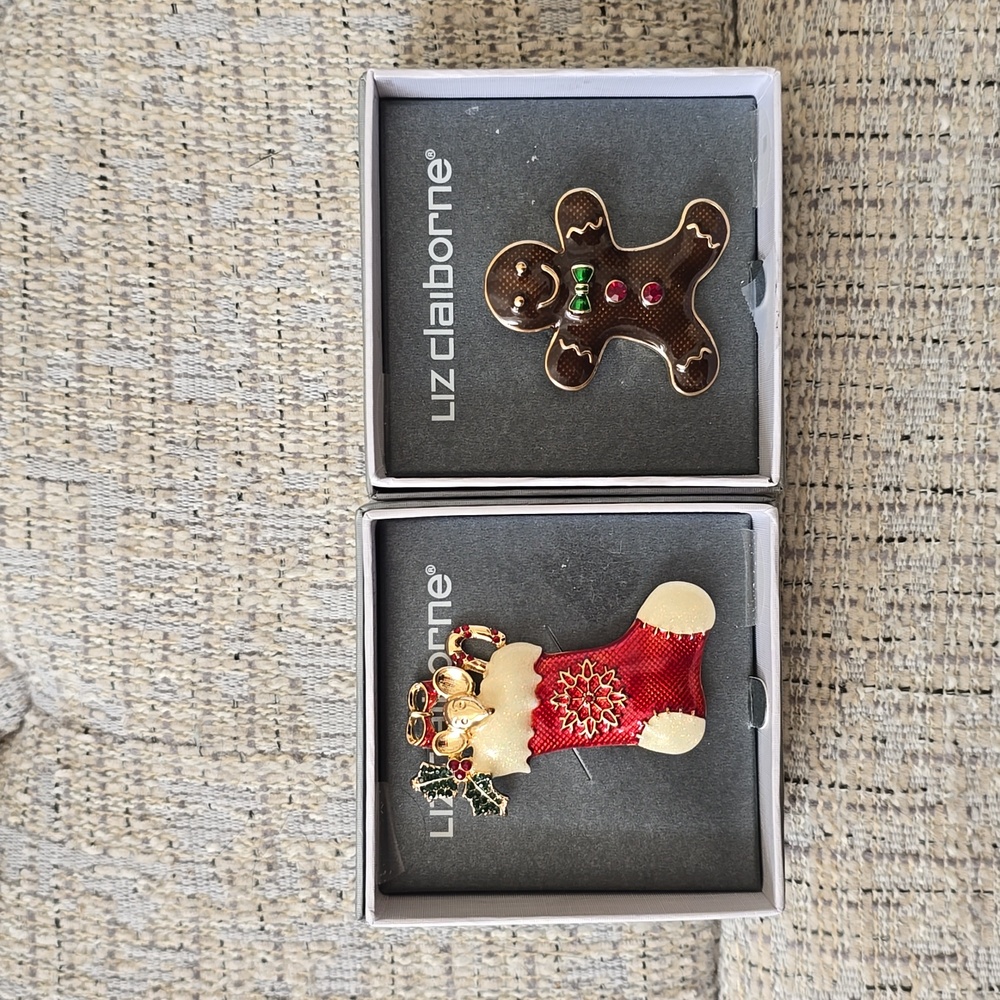 LIZ CLAIBORNE BEAUTIFUL HOLIDAY PINS WITH GIFT BOXES BUNDLE OF 2